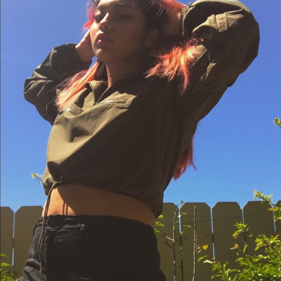 🥵Olive Green Cropped Pullover Windbreaker - Picture 2 of 6